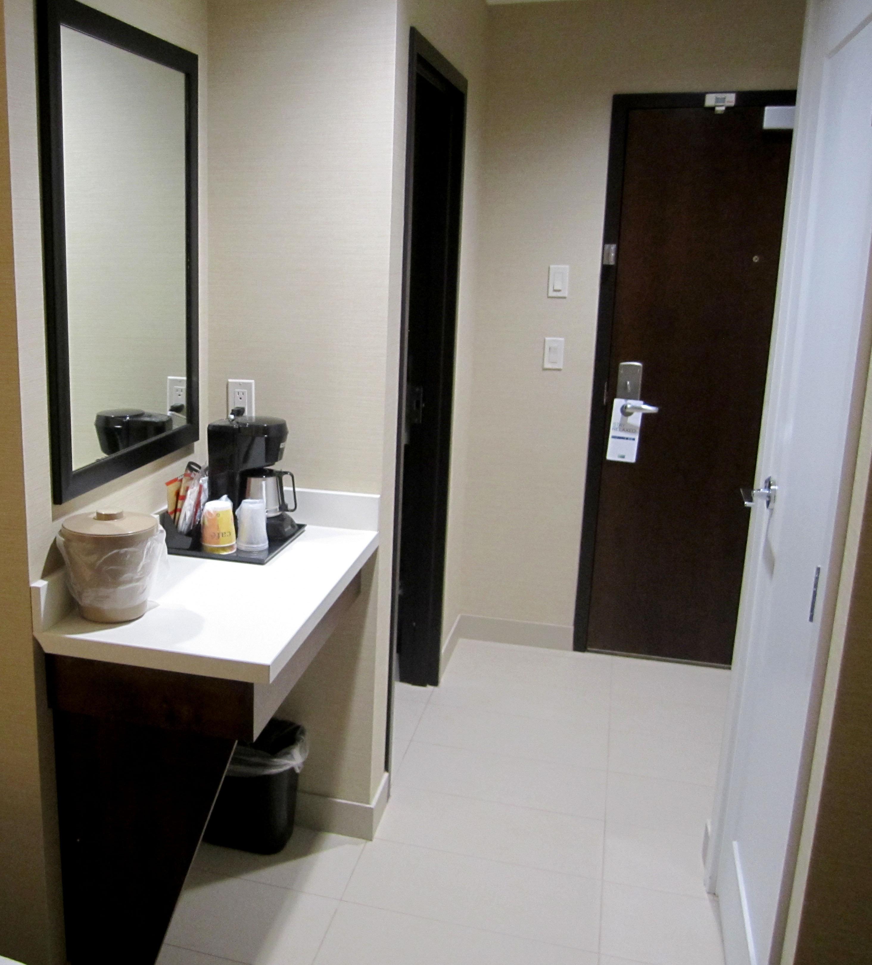 Holiday Inn Express Golden-Kicking Horse By Ihg Eksteriør billede
