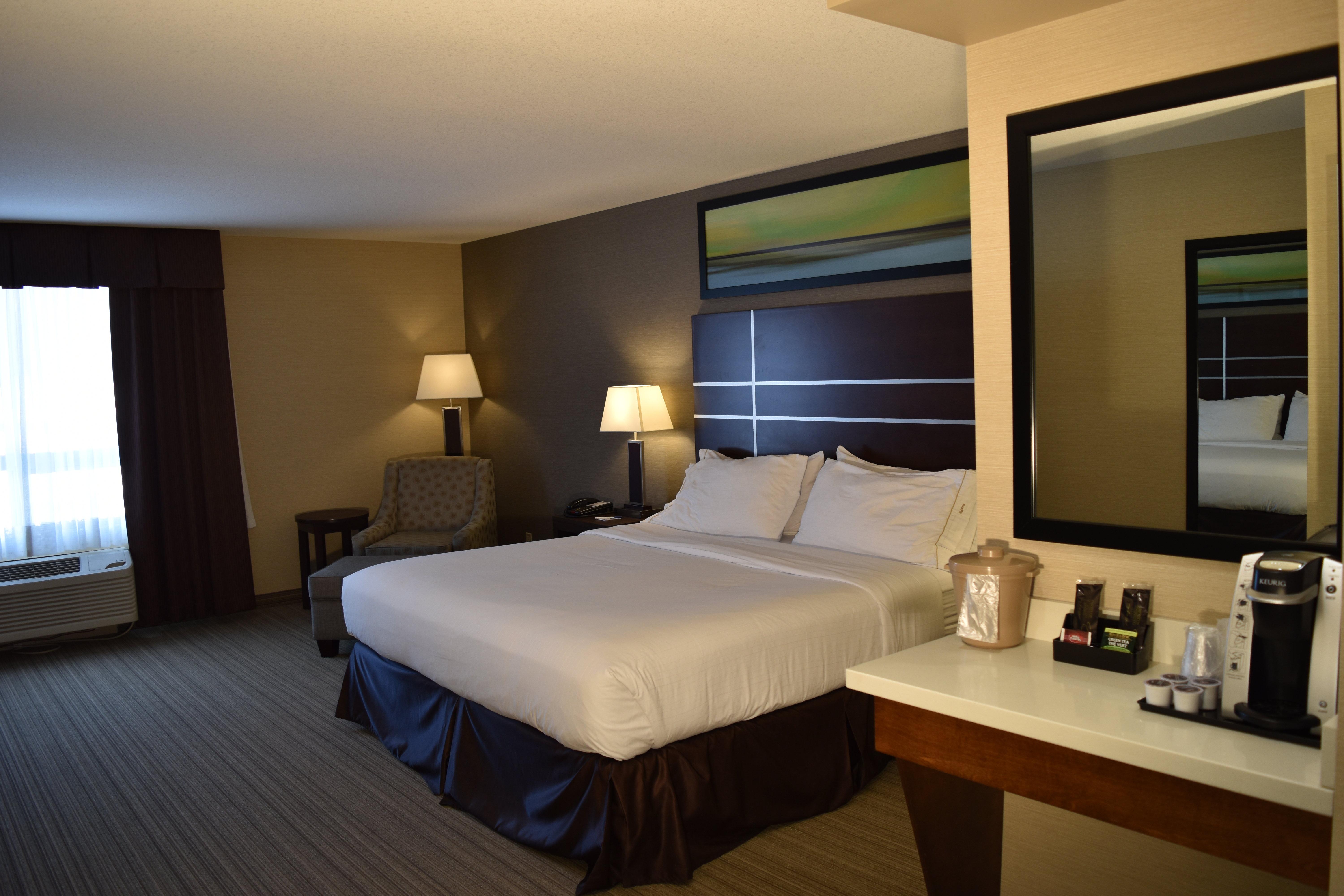 Holiday Inn Express Golden-Kicking Horse By Ihg Eksteriør billede