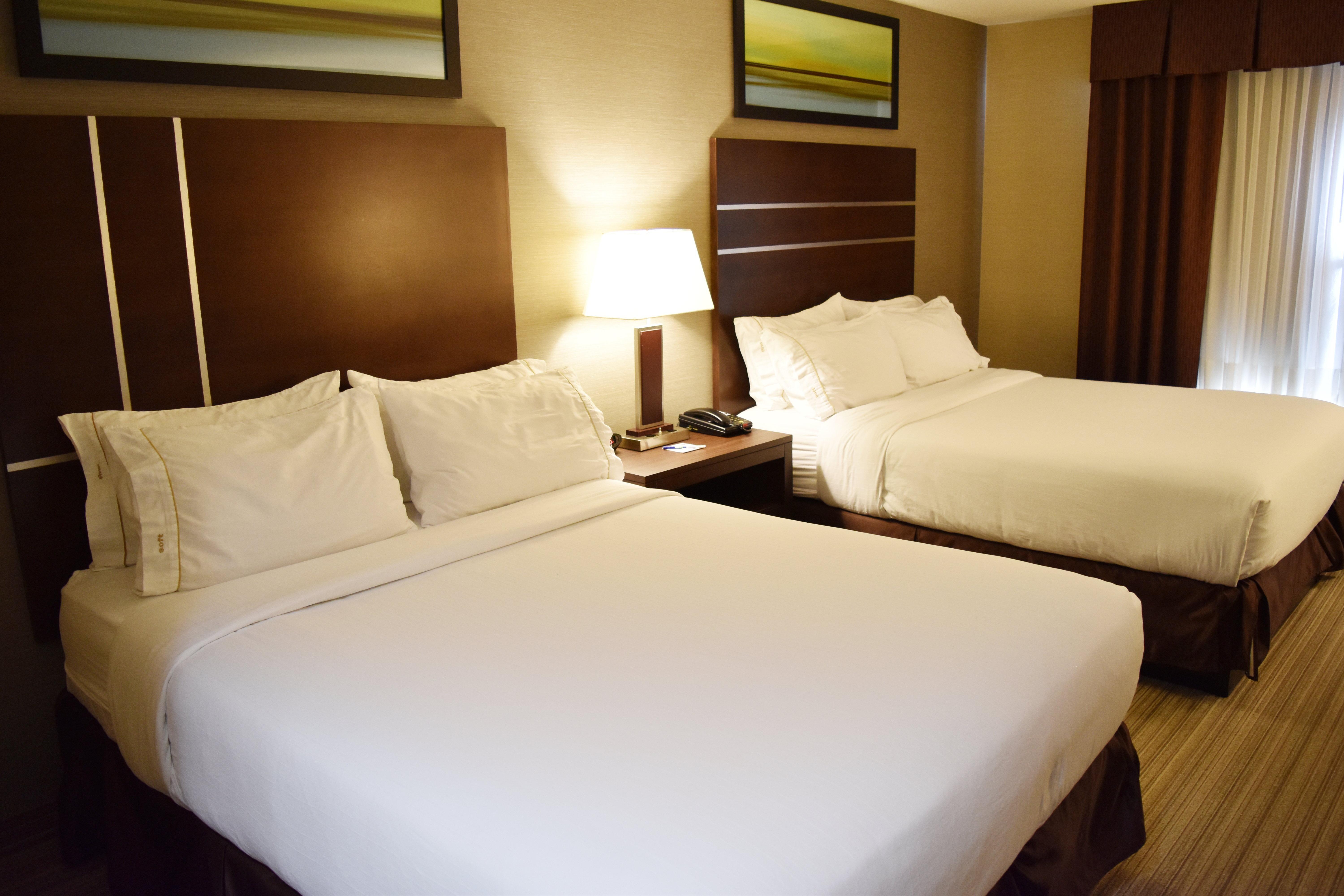 Holiday Inn Express Golden-Kicking Horse By Ihg Eksteriør billede