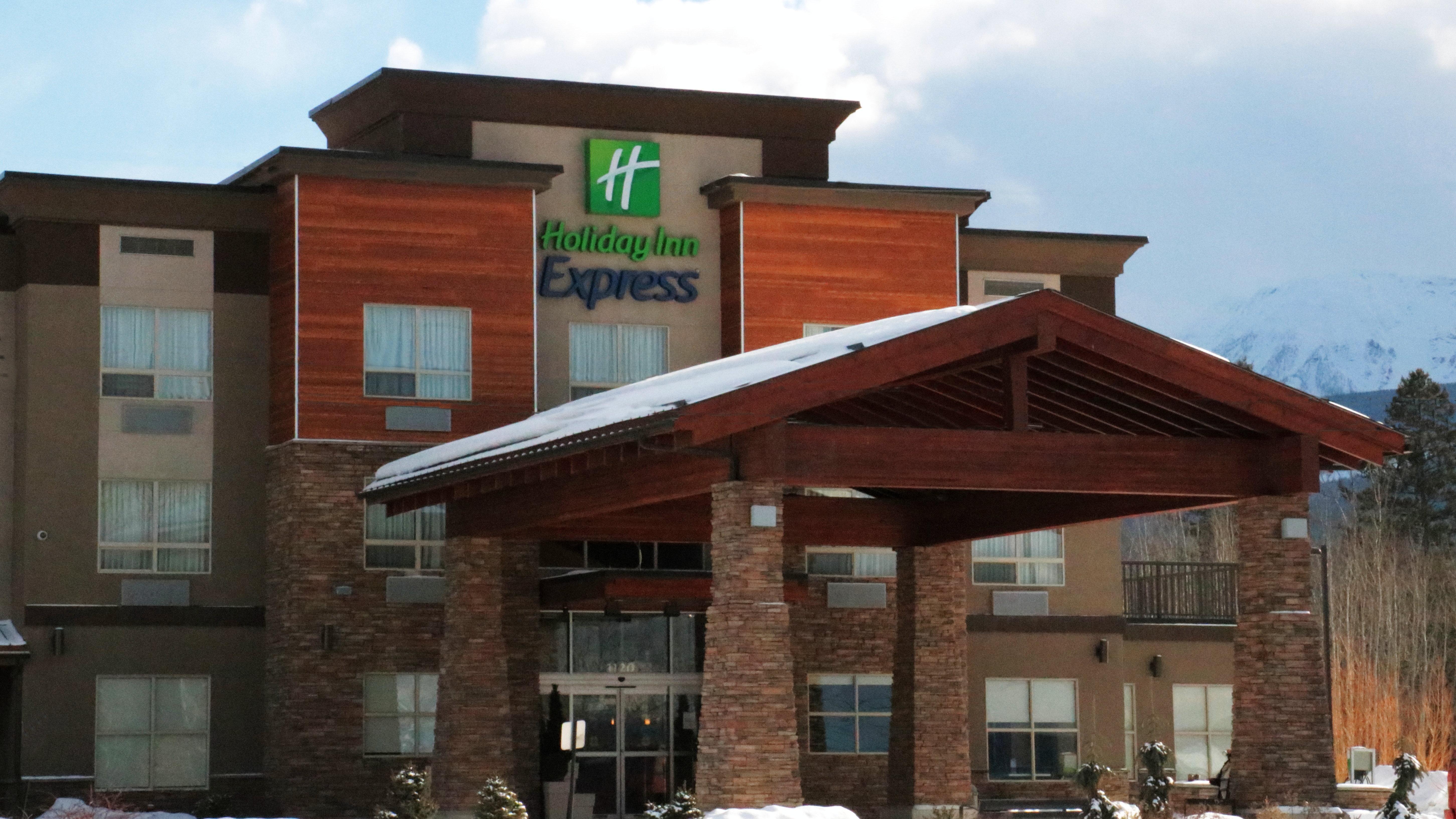 Holiday Inn Express Golden-Kicking Horse By Ihg Eksteriør billede
