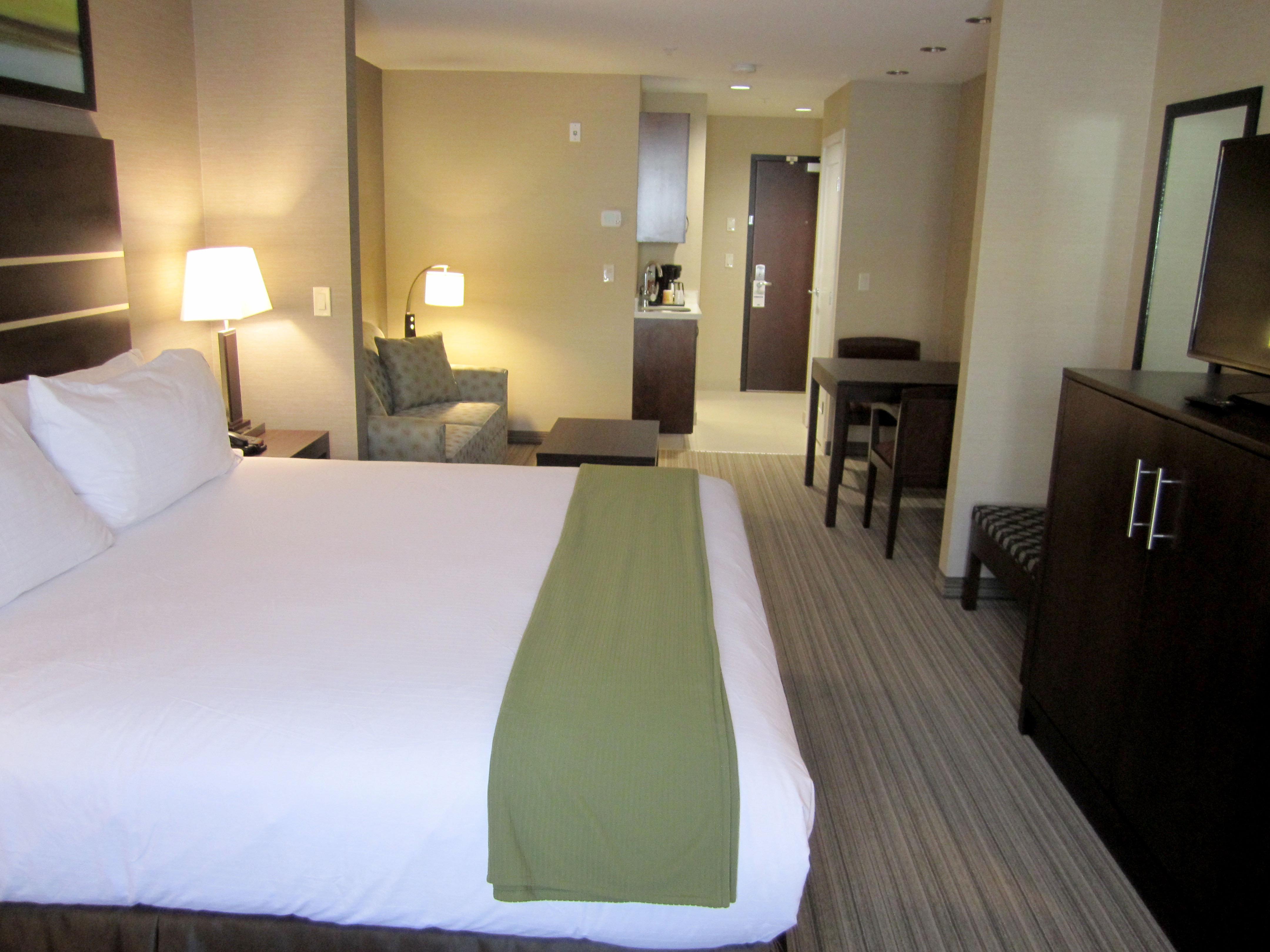 Holiday Inn Express Golden-Kicking Horse By Ihg Eksteriør billede