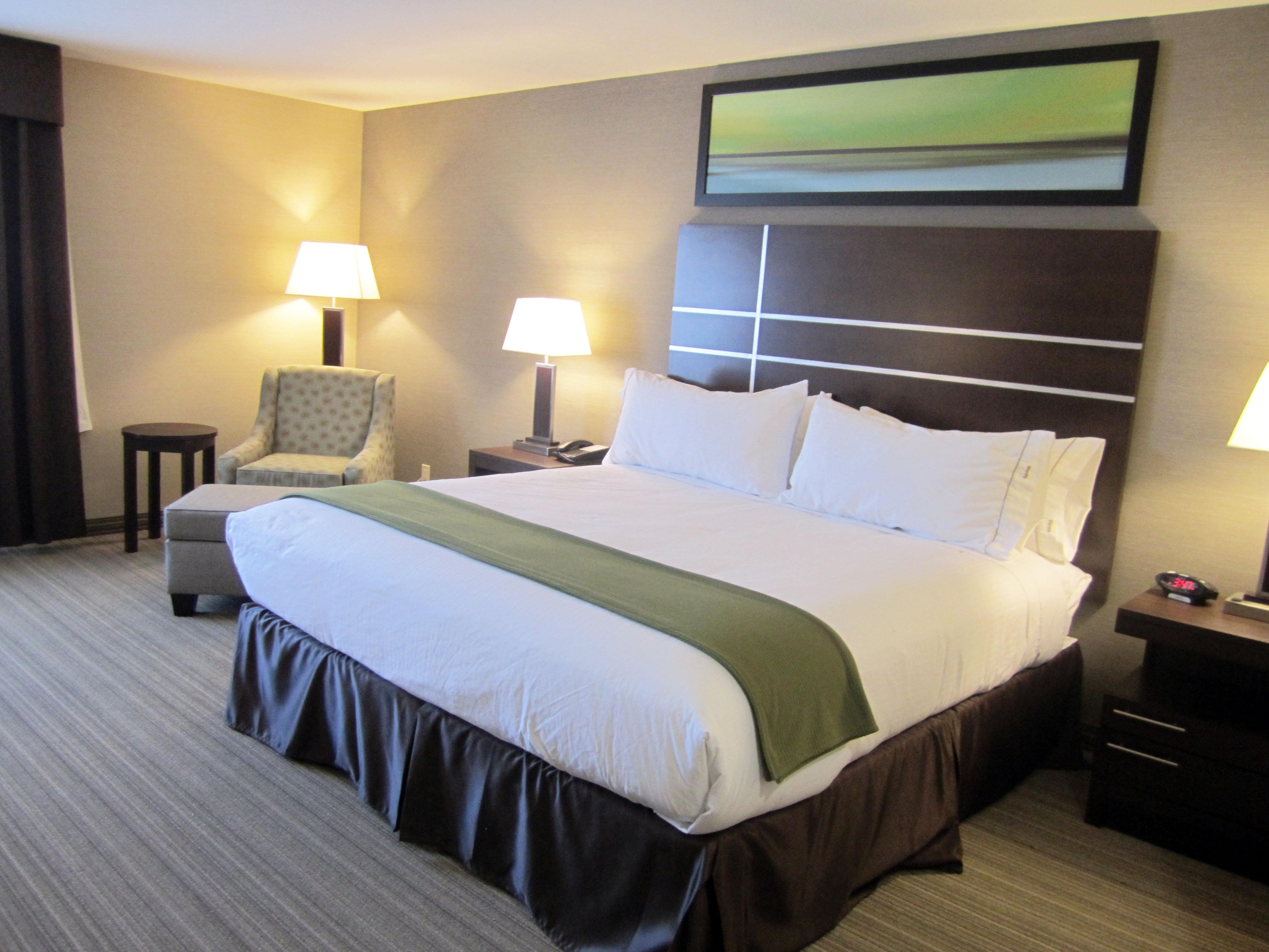 Holiday Inn Express Golden-Kicking Horse By Ihg Eksteriør billede