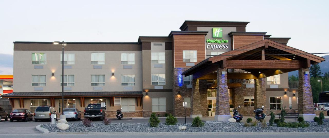 Holiday Inn Express Golden-Kicking Horse By Ihg Eksteriør billede