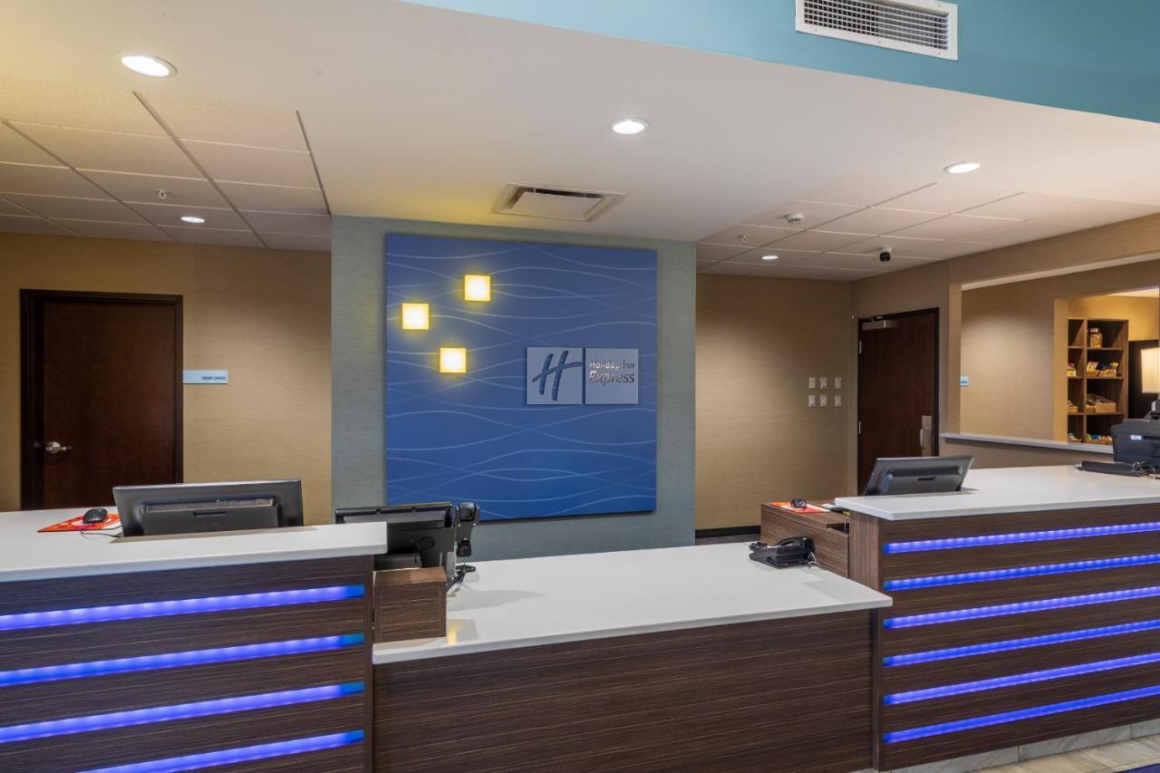 Holiday Inn Express Golden-Kicking Horse By Ihg Eksteriør billede