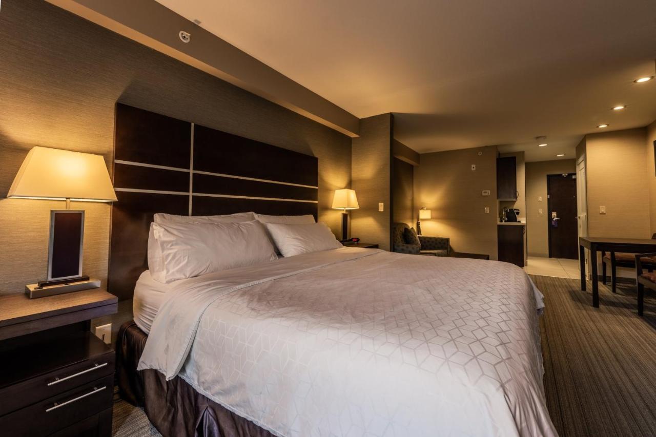Holiday Inn Express Golden-Kicking Horse By Ihg Eksteriør billede