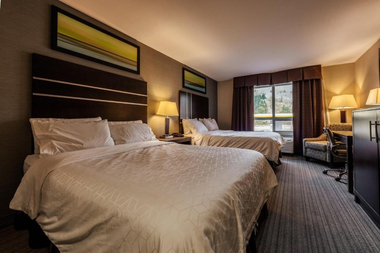 Holiday Inn Express Golden-Kicking Horse By Ihg Eksteriør billede