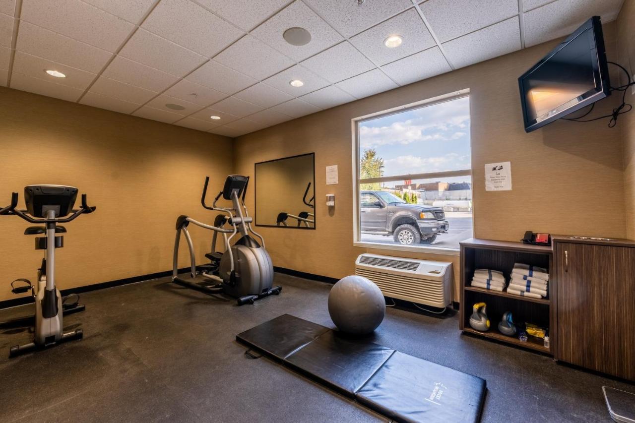 Holiday Inn Express Golden-Kicking Horse By Ihg Eksteriør billede