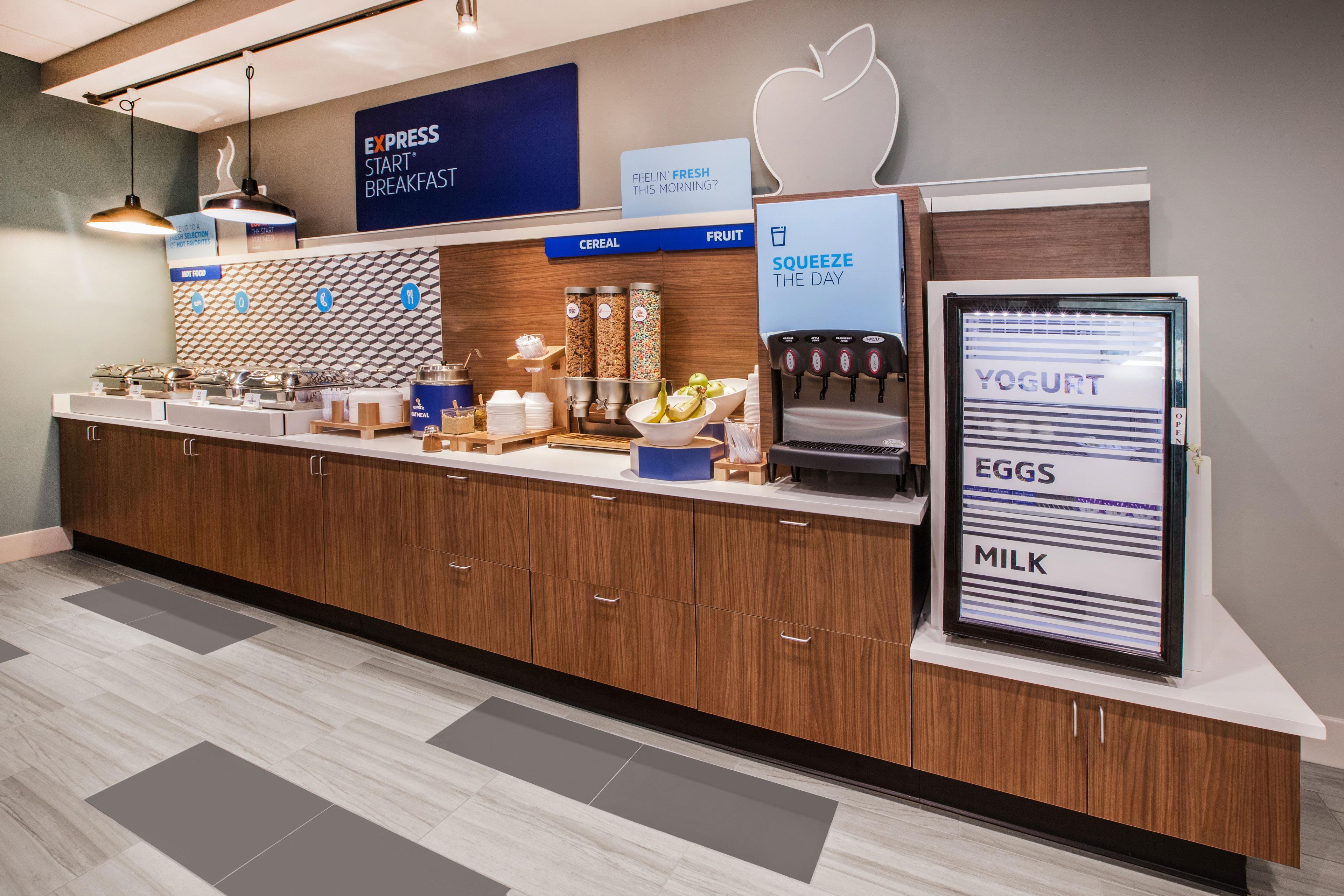 Holiday Inn Express Golden-Kicking Horse By Ihg Eksteriør billede