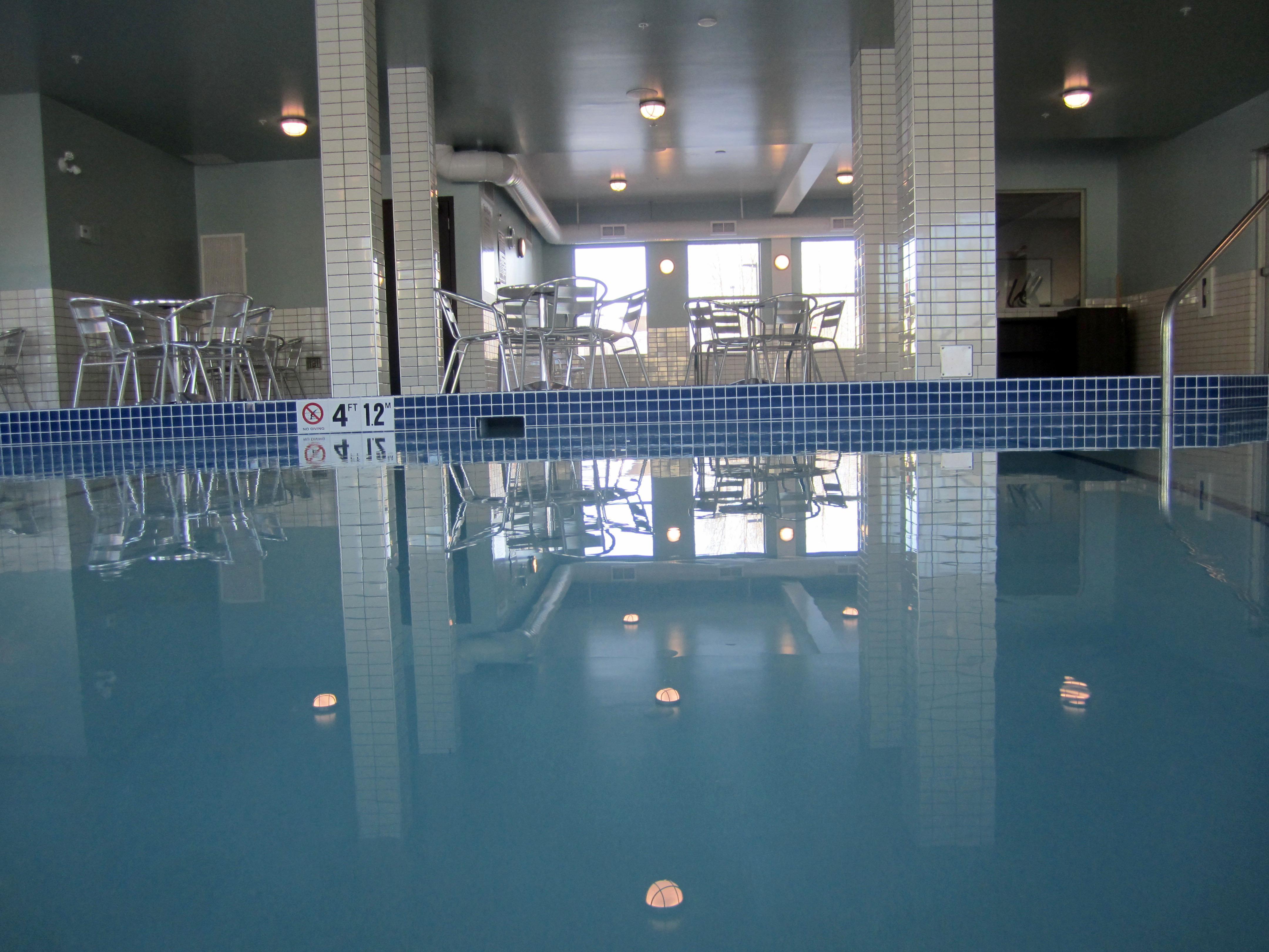 Holiday Inn Express Golden-Kicking Horse By Ihg Eksteriør billede