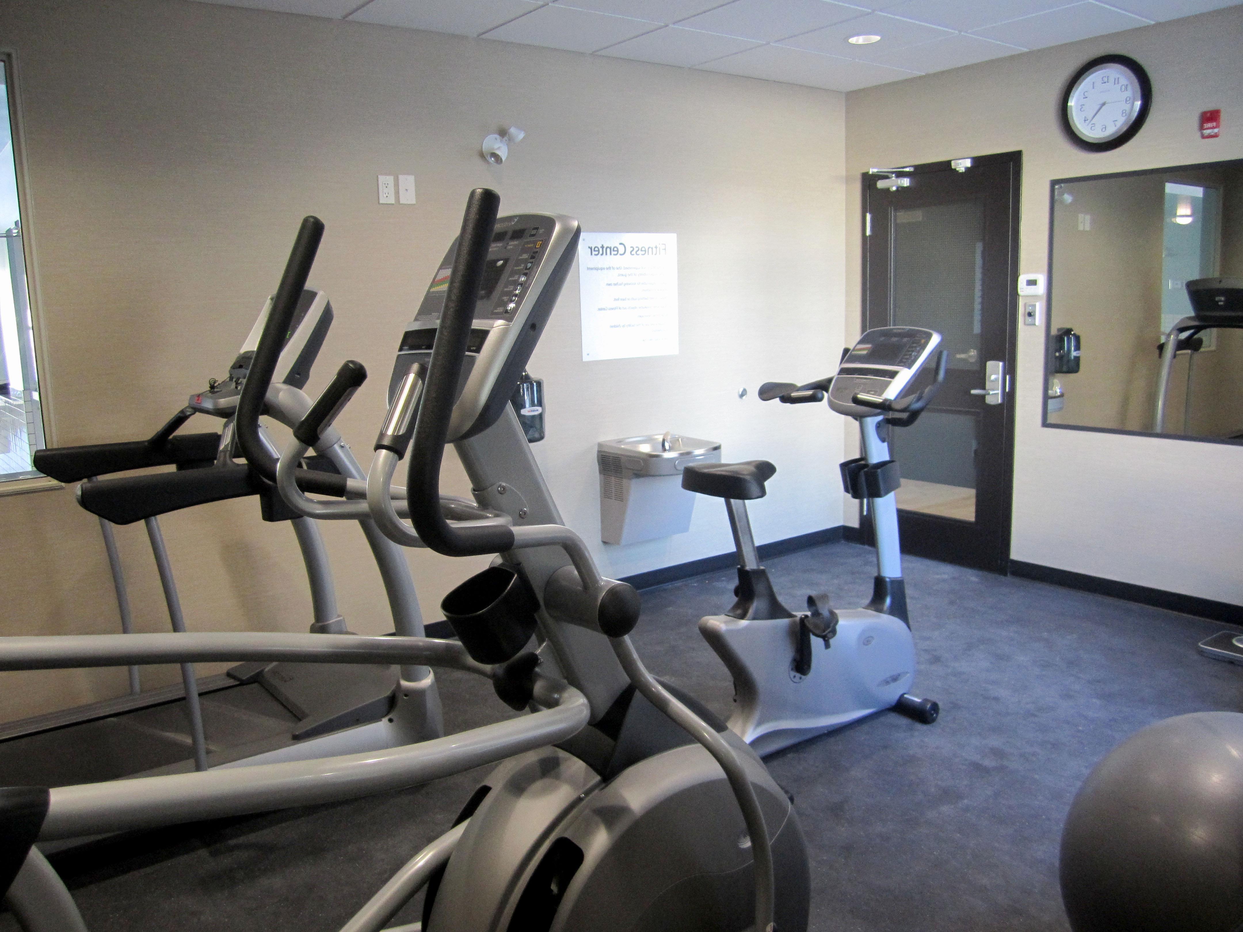 Holiday Inn Express Golden-Kicking Horse By Ihg Eksteriør billede