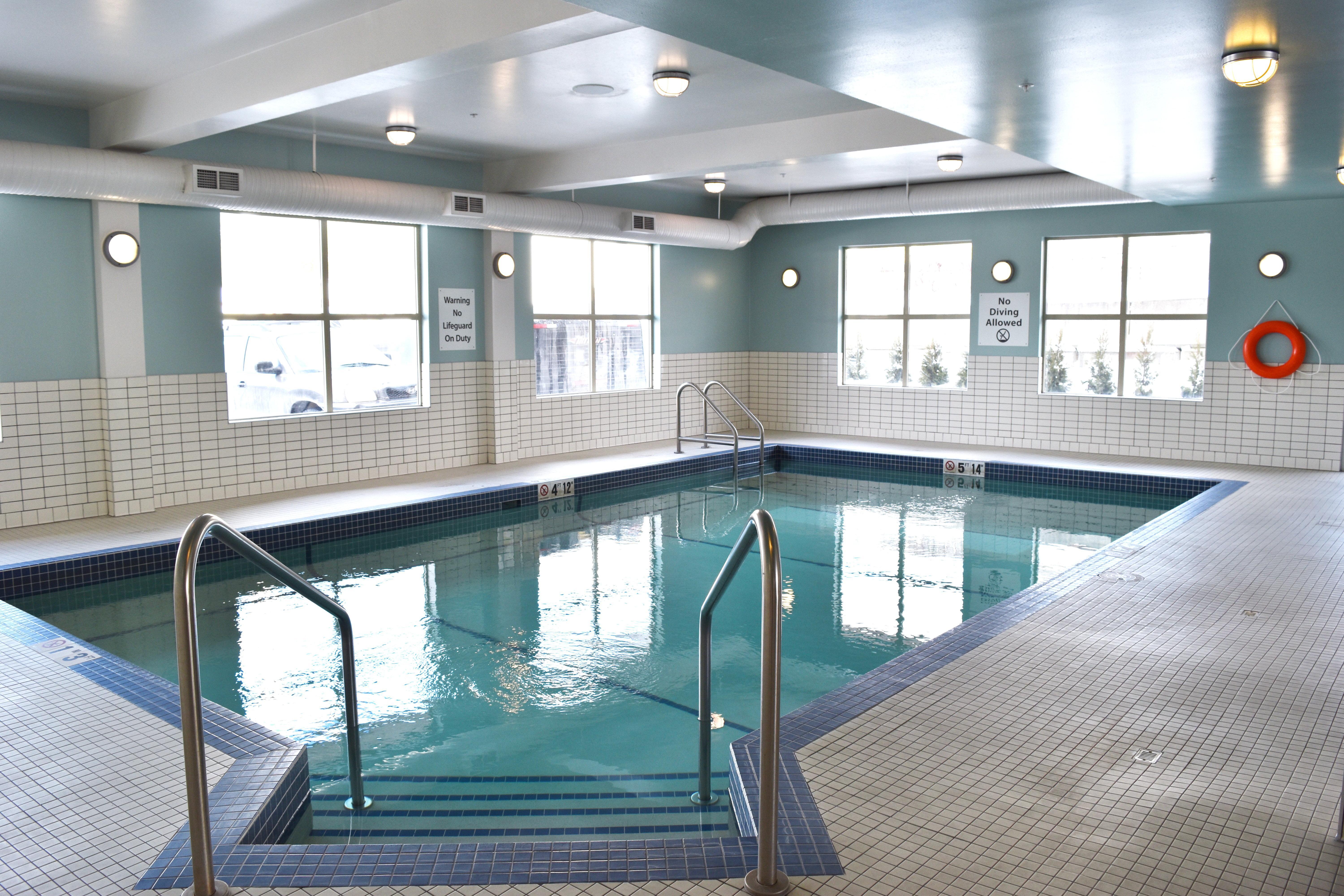 Holiday Inn Express Golden-Kicking Horse By Ihg Eksteriør billede