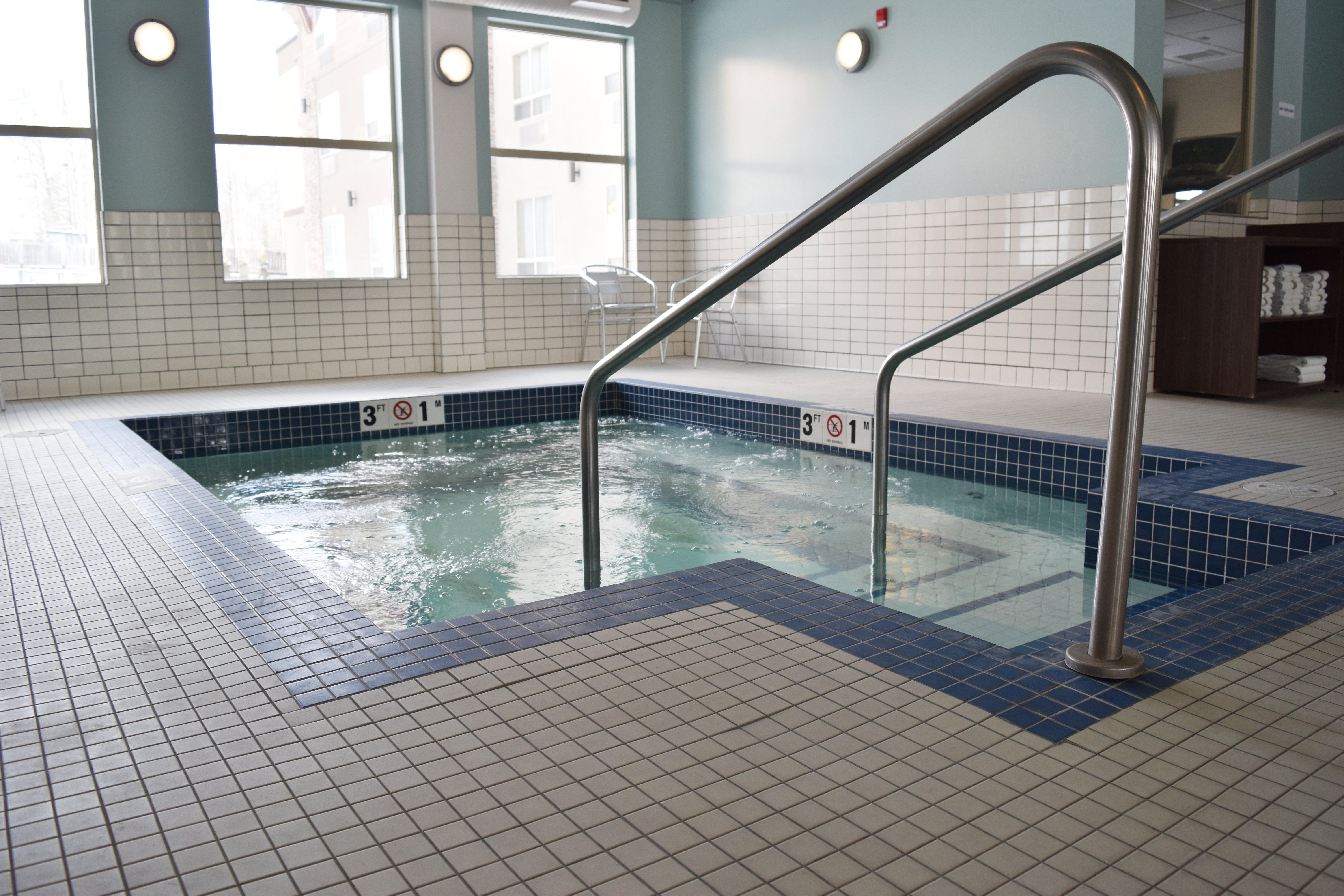 Holiday Inn Express Golden-Kicking Horse By Ihg Eksteriør billede
