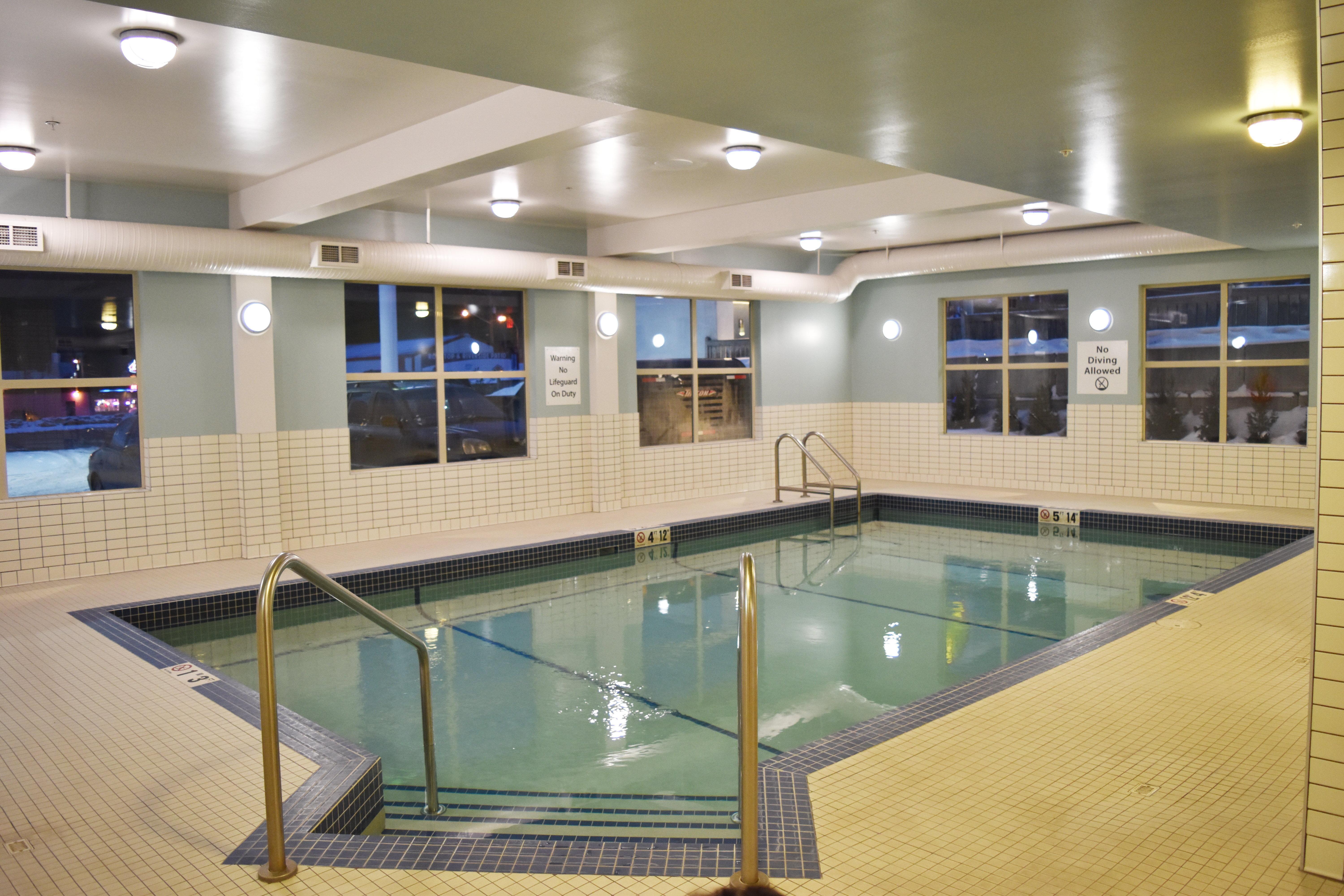 Holiday Inn Express Golden-Kicking Horse By Ihg Eksteriør billede
