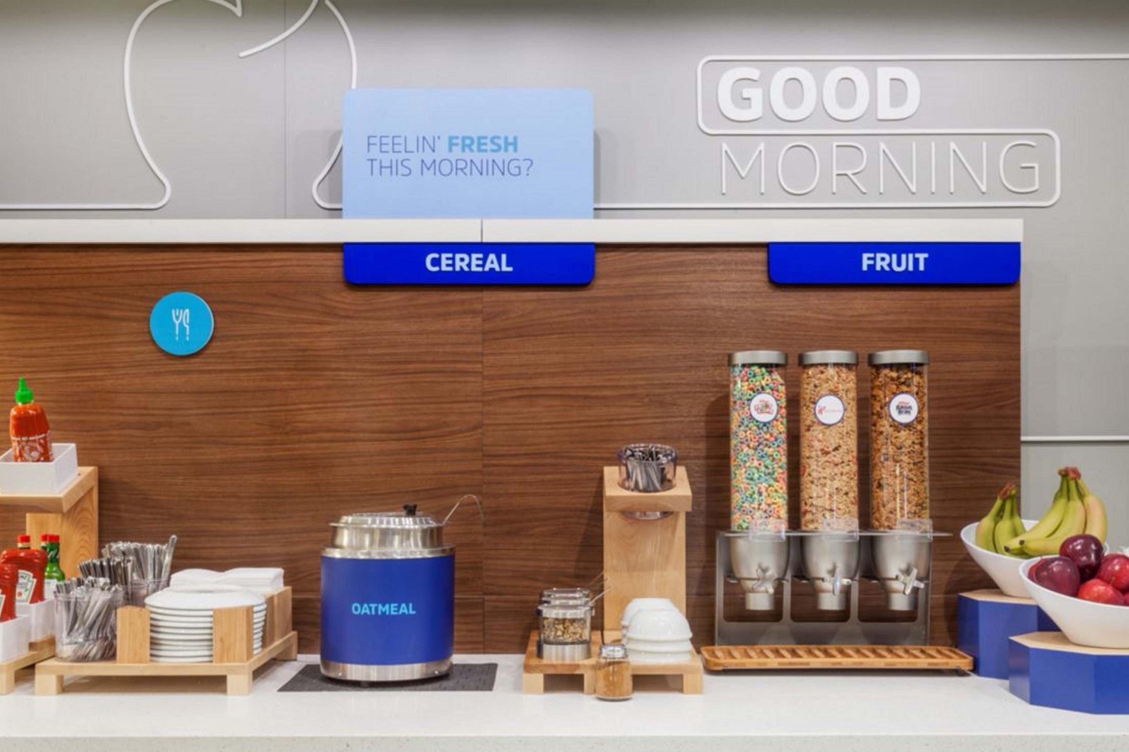 Holiday Inn Express Golden-Kicking Horse By Ihg Eksteriør billede