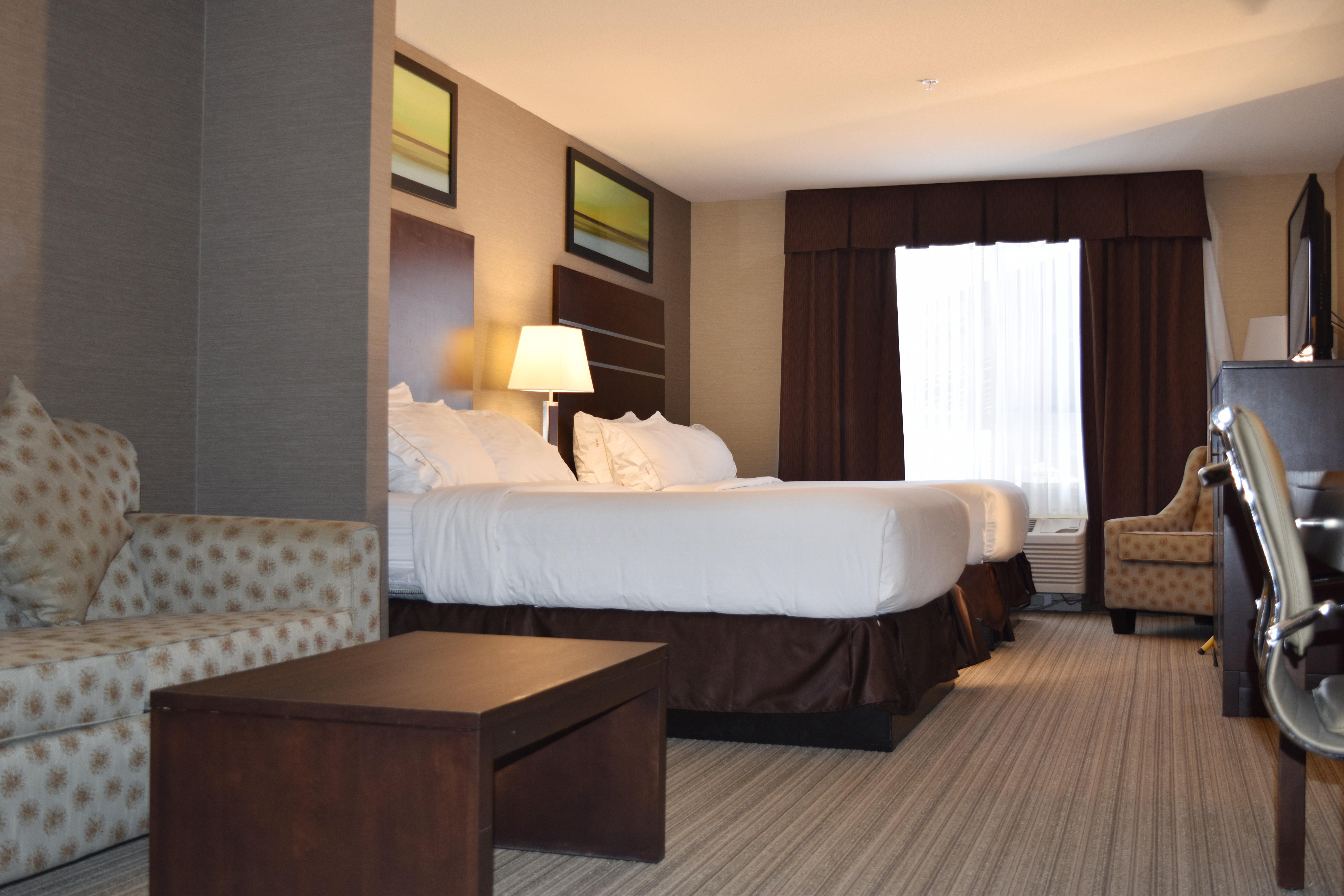Holiday Inn Express Golden-Kicking Horse By Ihg Eksteriør billede