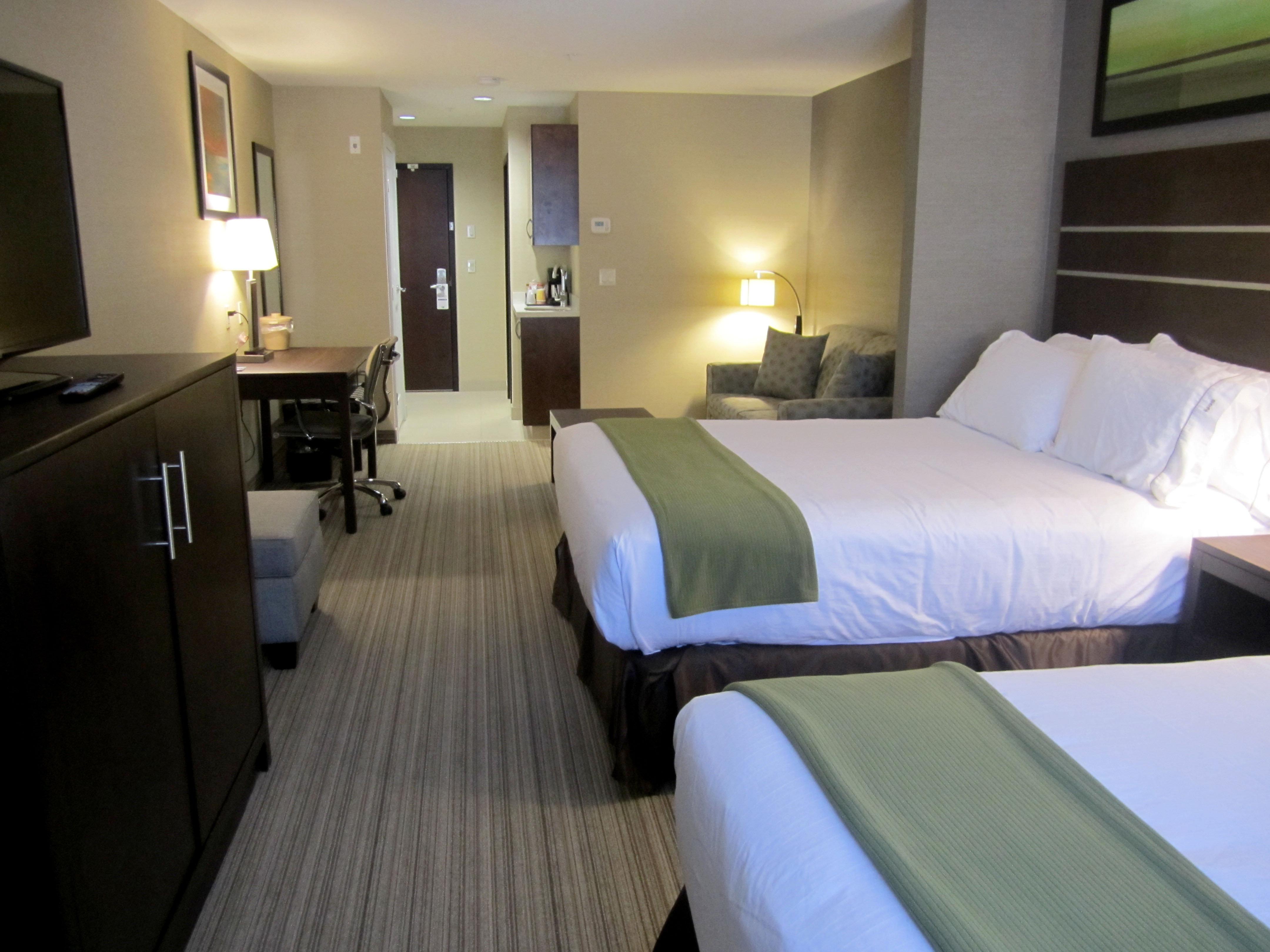 Holiday Inn Express Golden-Kicking Horse By Ihg Eksteriør billede