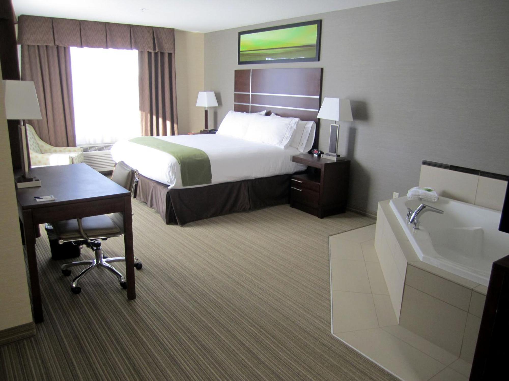 Holiday Inn Express Golden-Kicking Horse By Ihg Eksteriør billede