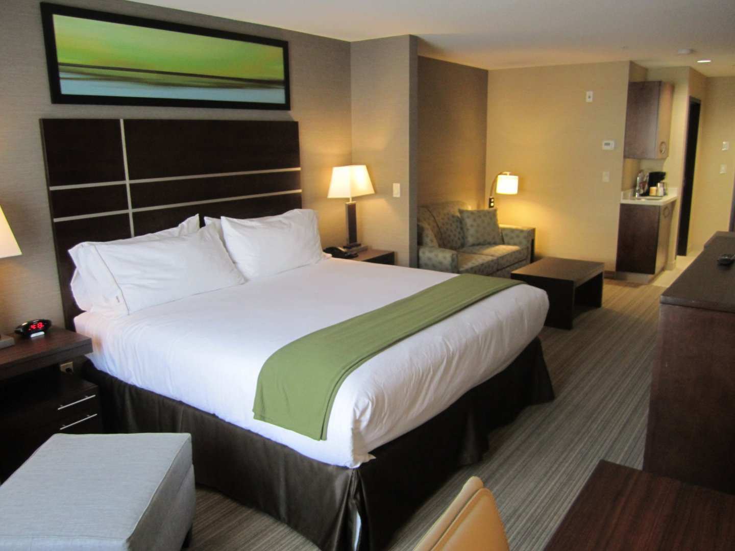 Holiday Inn Express Golden-Kicking Horse By Ihg Eksteriør billede